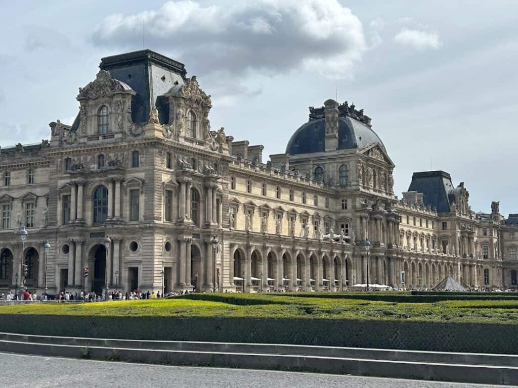 Lourve Museum building