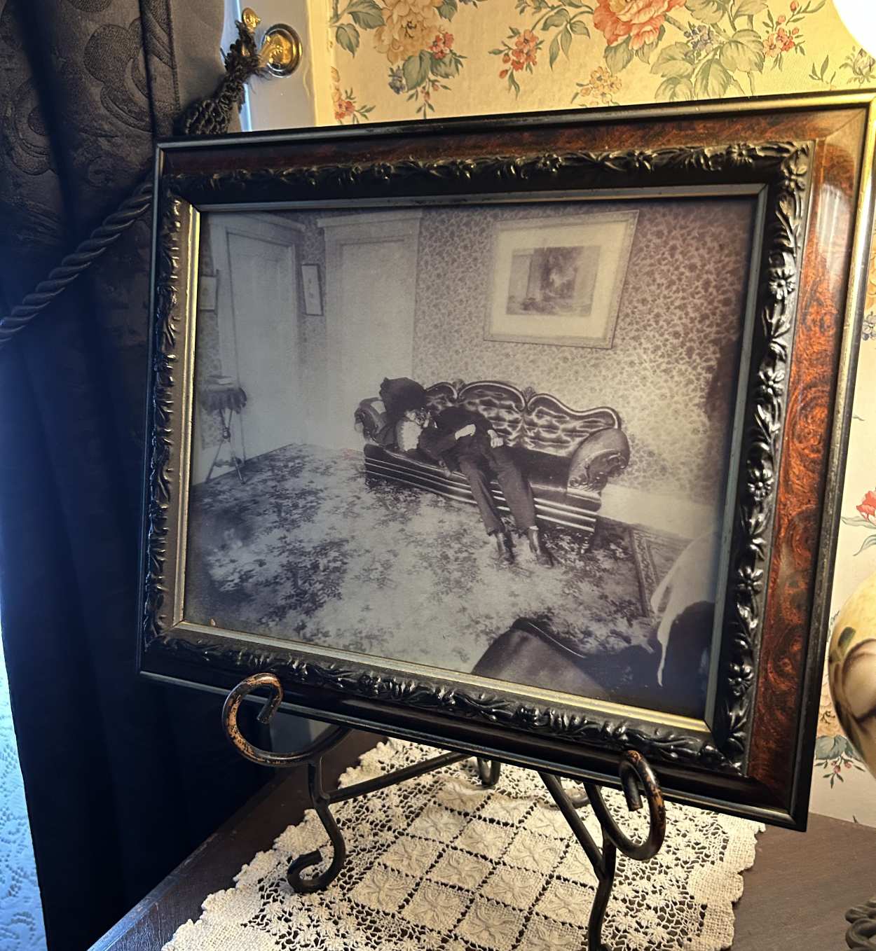 Visiting The Lizzie Borden House A Spooky Season Must Do Besties Be visiting-the-lizzie-borden-house-a-spooky-season-must-do-besties-be