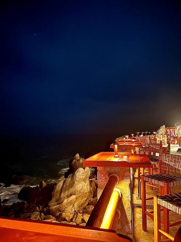 Cliffside dining at El Farallón overlooking the Pacific Ocean at sunset