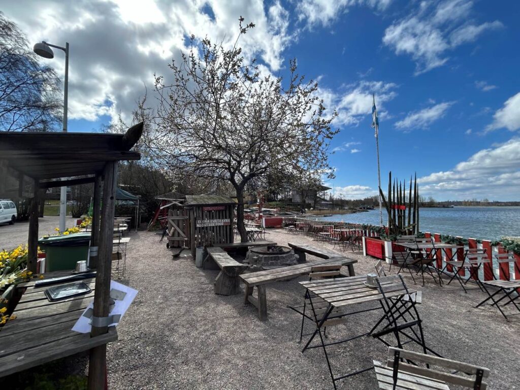 Cozy lakeside atmosphere at Café Regatta with outdoor seating and sea views