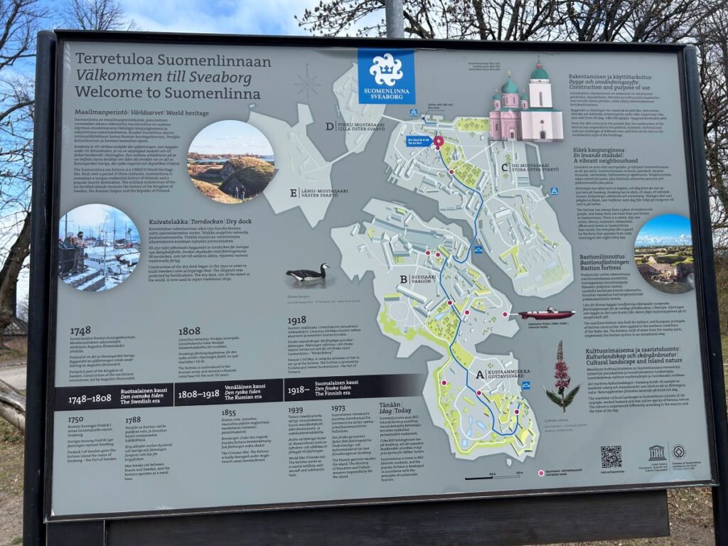 An information board explaining the history of Suomenlinna 