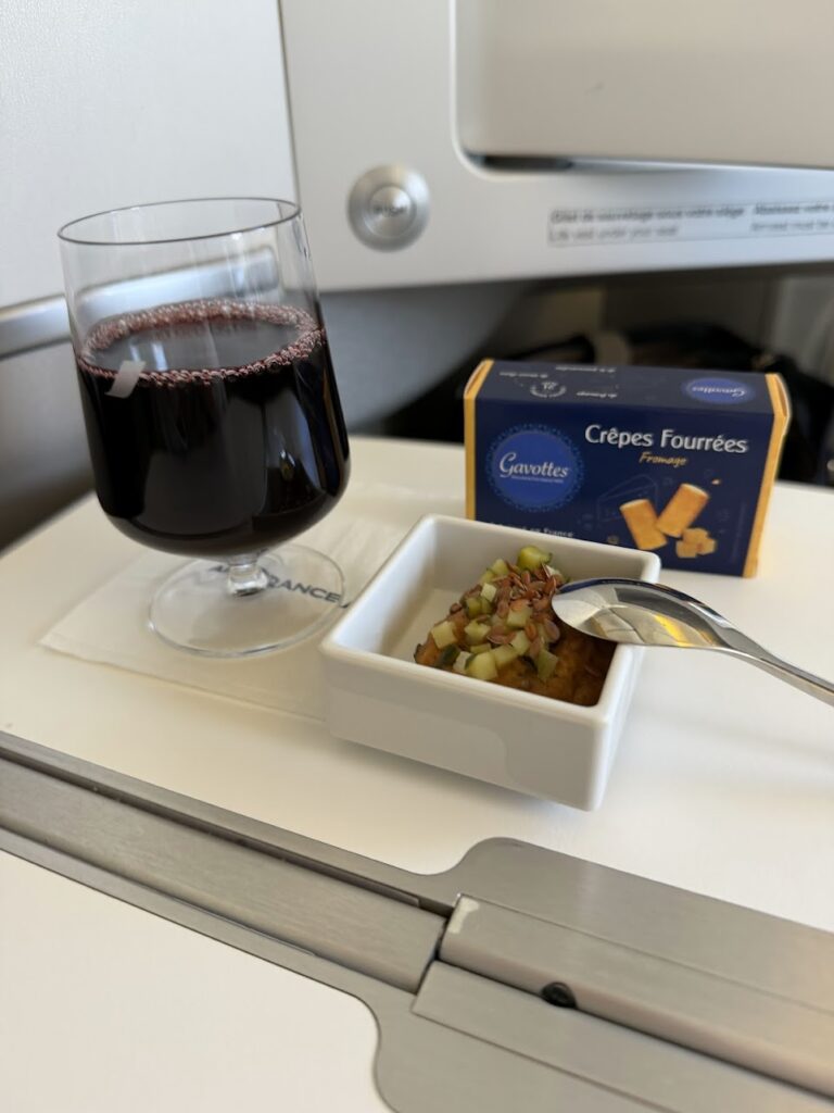 Gavottes cheese-filled crêpe crackers served as appetizer on the business class of Air France.