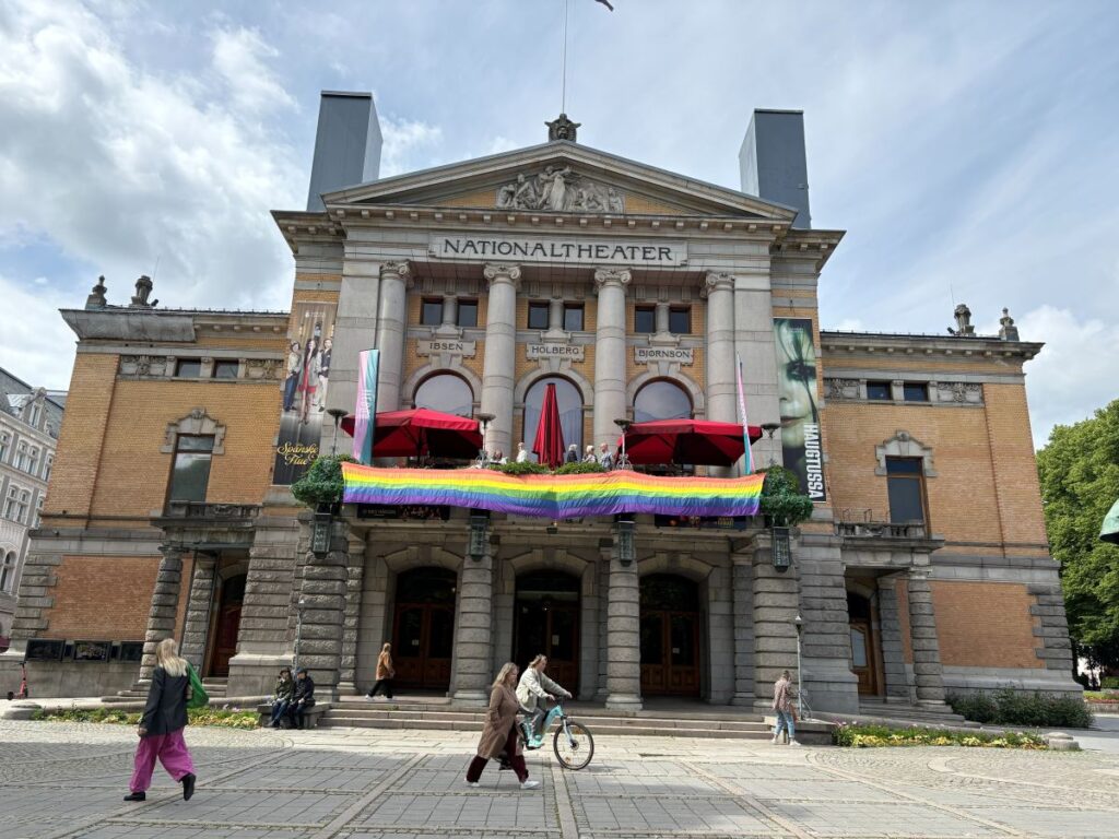 The National Theatre building along Oslo's famous Karl Johans gate.