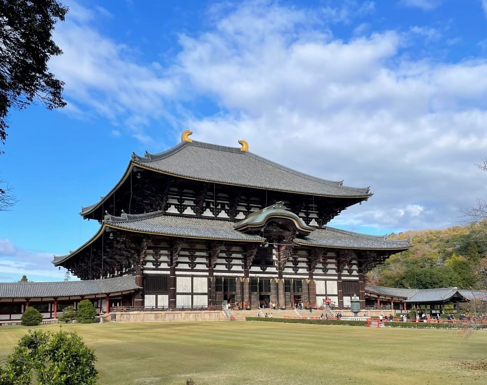 Tōdaiji Temple in Nara, Japan, featuring its enormous wooden temple hall and traditional architecture