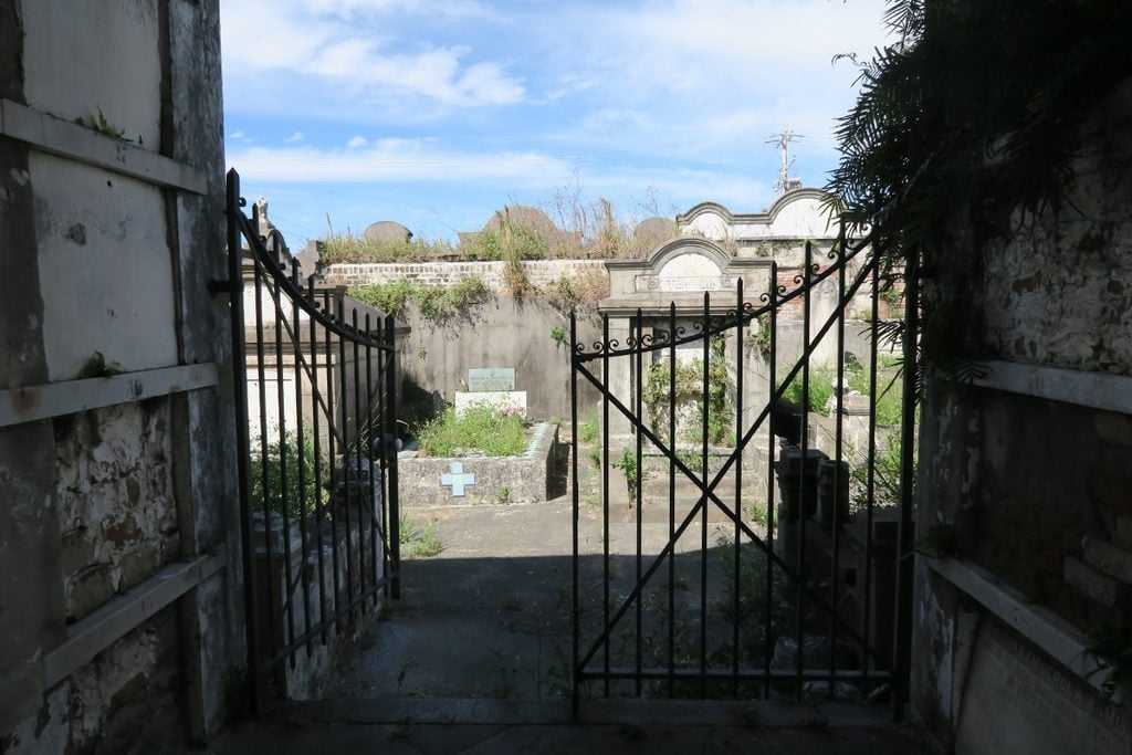 Lafayette Cemetery No. 1 on a 2 Day Haunted New Orleans Itinerary, surrounded by historic tombs in the Garden District